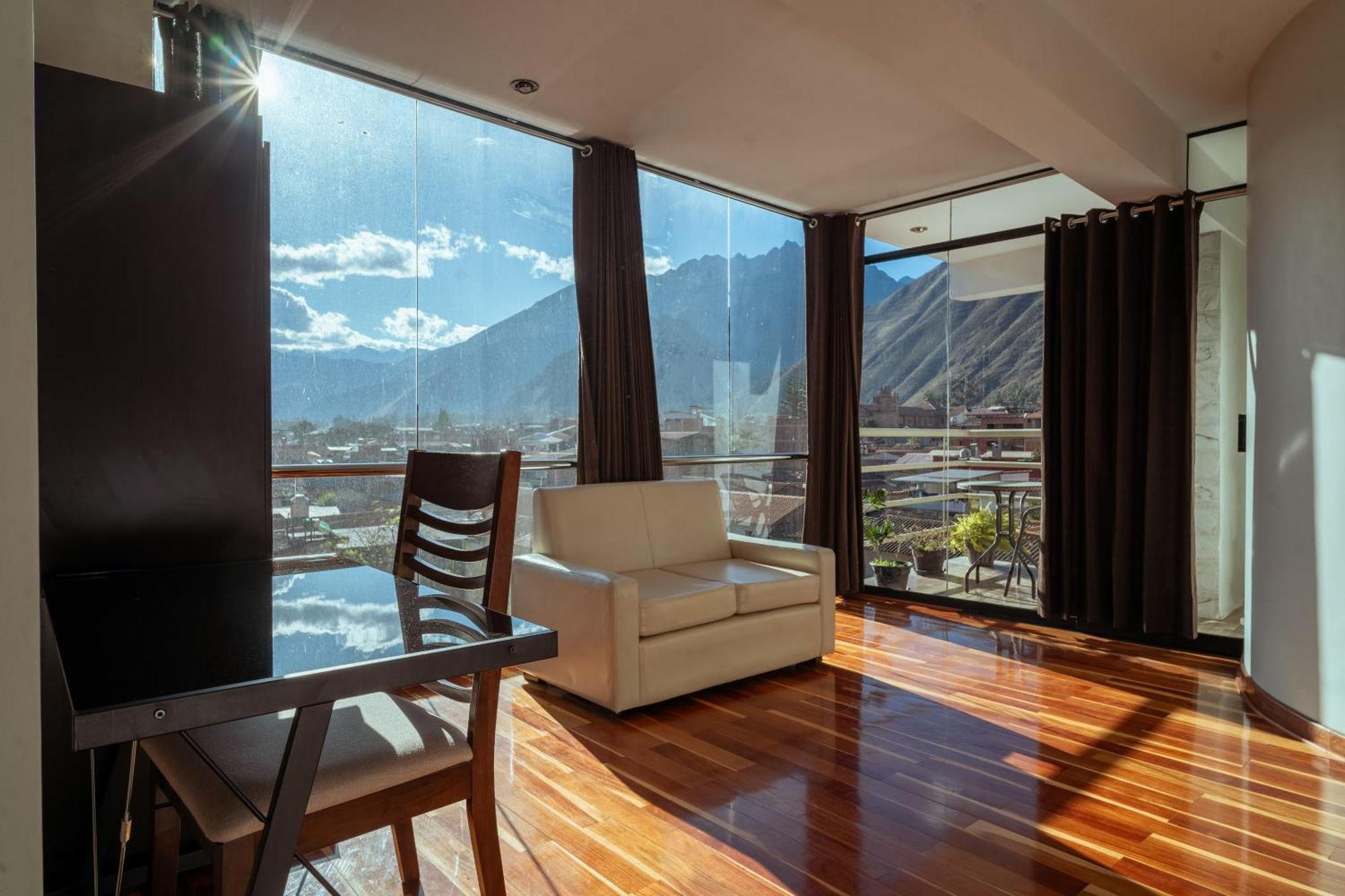 Hotel California Urubamba Exterior photo
