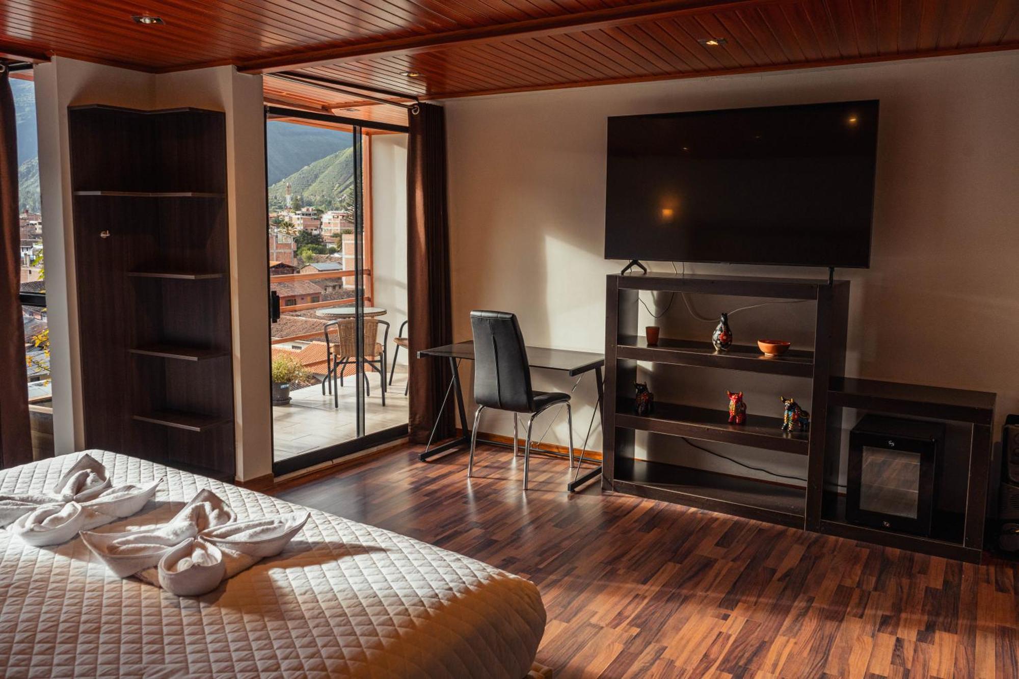 Hotel California Urubamba Exterior photo
