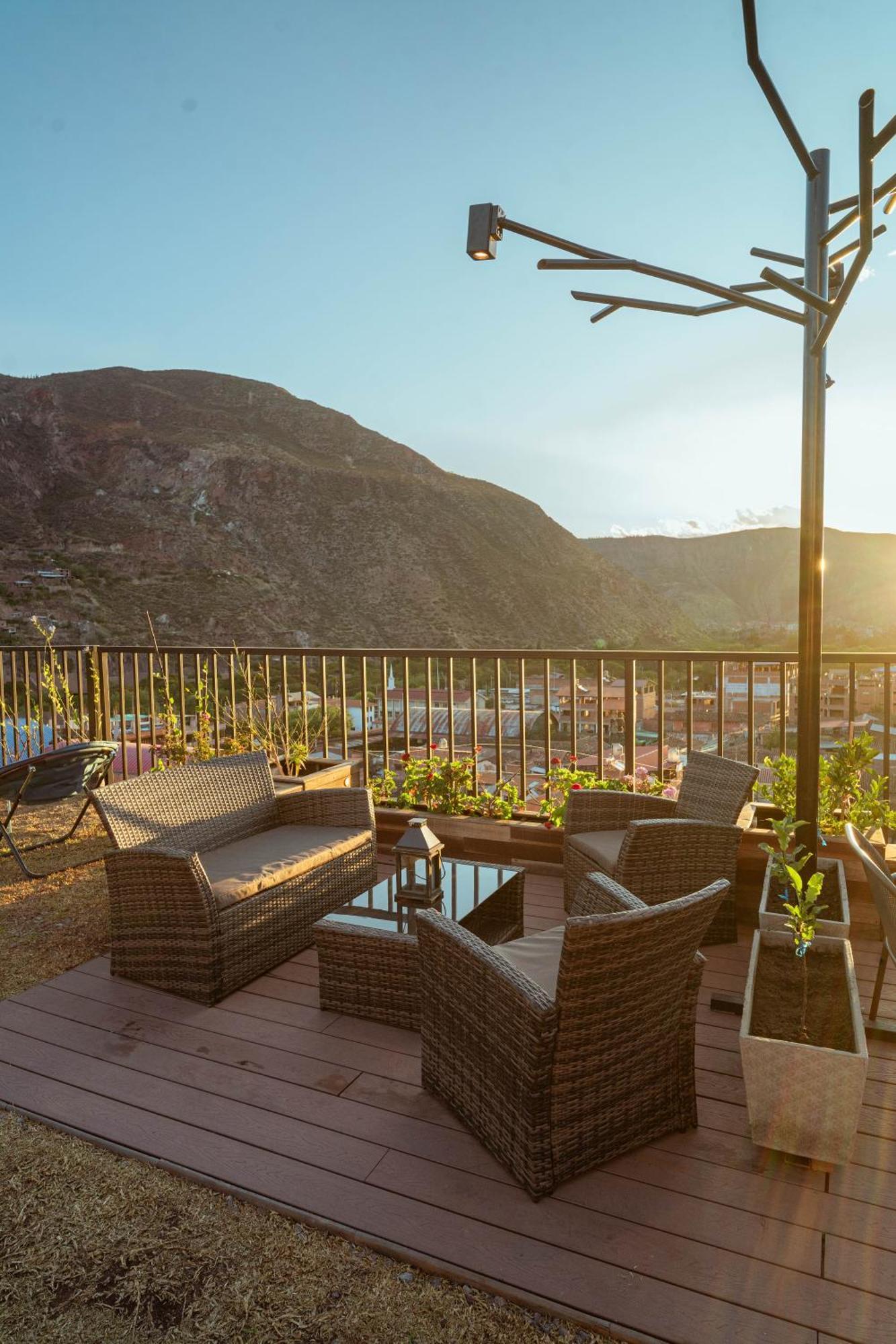 Hotel California Urubamba Exterior photo